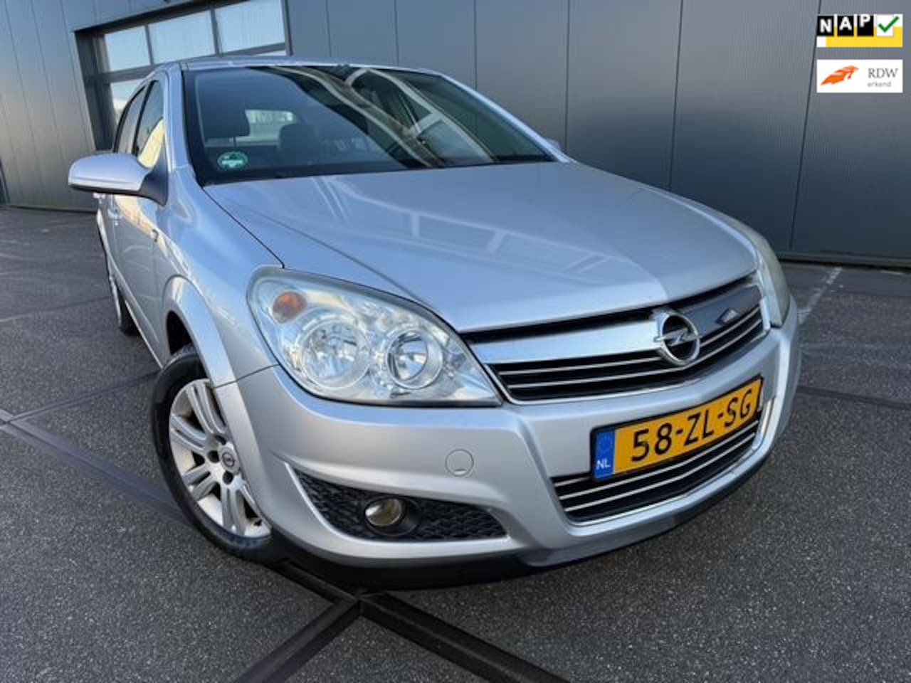 Opel Astra - 1.8 Executive - Cruise control - Airco - NAP - - AutoWereld.nl