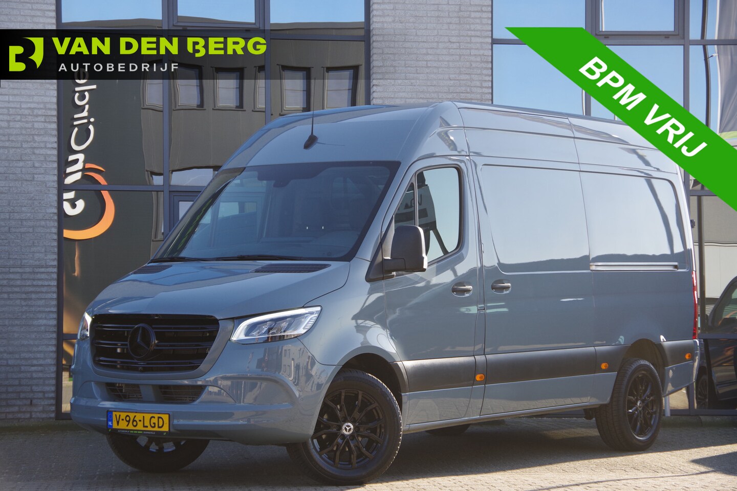 Mercedes-Benz Sprinter - 319 3.0 CDI V6 L2H2 AUT. LED, LEDER, 2X SCHUIFDEUR, 3.5T TREKHAAK, 360 CAMERA, NAVI, CRUIS - AutoWereld.nl