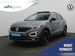 Volkswagen T-Roc - 1.5 TSI 150 pk DSG United / R-Line ext. | Panoramadak | Trekhaak | Achteruitrijcamera | Na