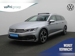 Volkswagen Passat Variant - 1.4 TSI 218 pk DSG PHEV GTE Business | Panoramadak | Trekhaak | Navigatie Discover Pro | R