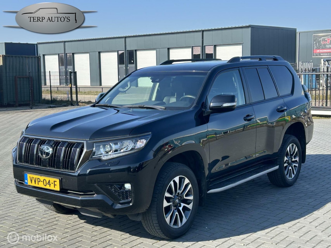 Toyota Land Cruiser Challenger - 2.8 D-4D-F High Roof Window Van - AutoWereld.nl