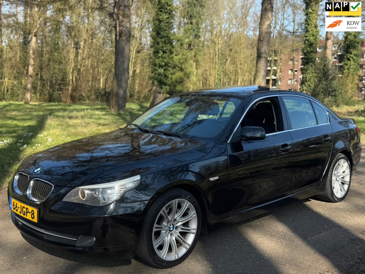 BMW 5-serie - 523i Executive LCI AUT Zwart 2008 Schuifdak - AutoWereld.nl