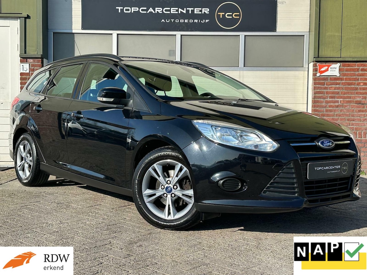 Ford Focus Wagon - 1.0 EcoBoost/TREKH/PARKS/NAVI/APK/NAP - AutoWereld.nl