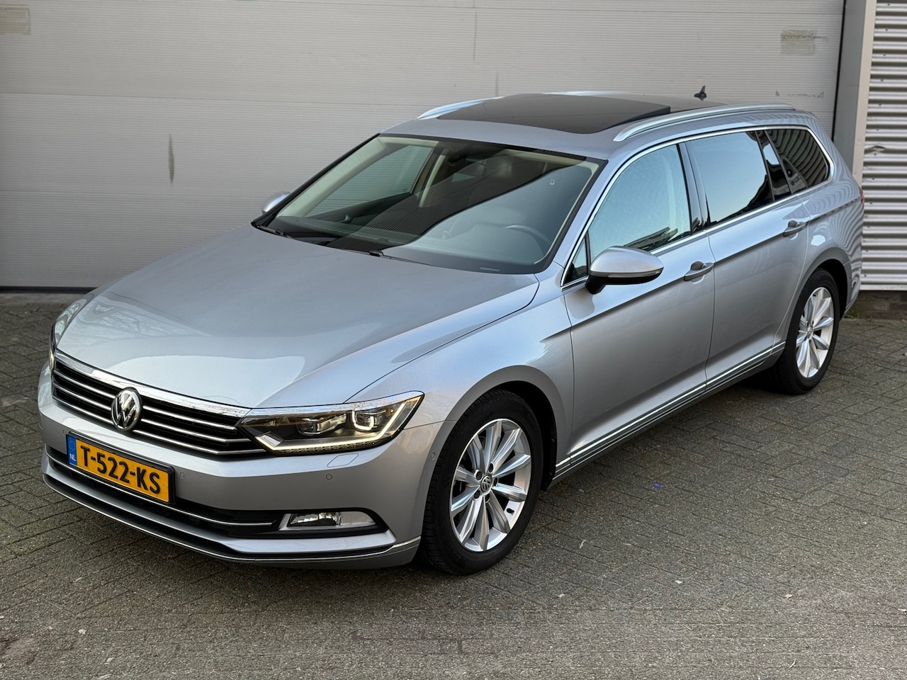 Volkswagen Passat Variant - 1.5 TSI Highline Business R l Pano l Automaat l Navi l Climate l ACC l - AutoWereld.nl