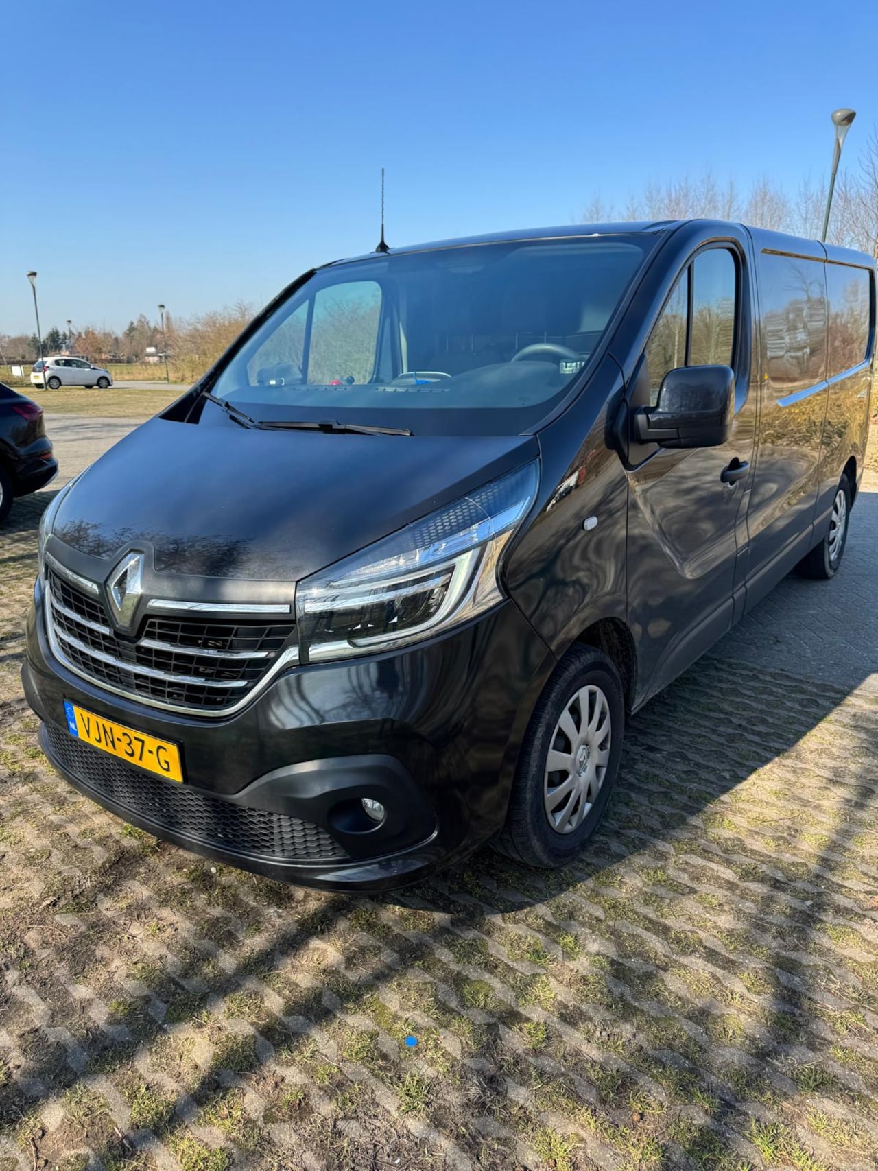 Renault Trafic - 2.0 dCi 120 T29 L2H1 Work Edition - AutoWereld.nl