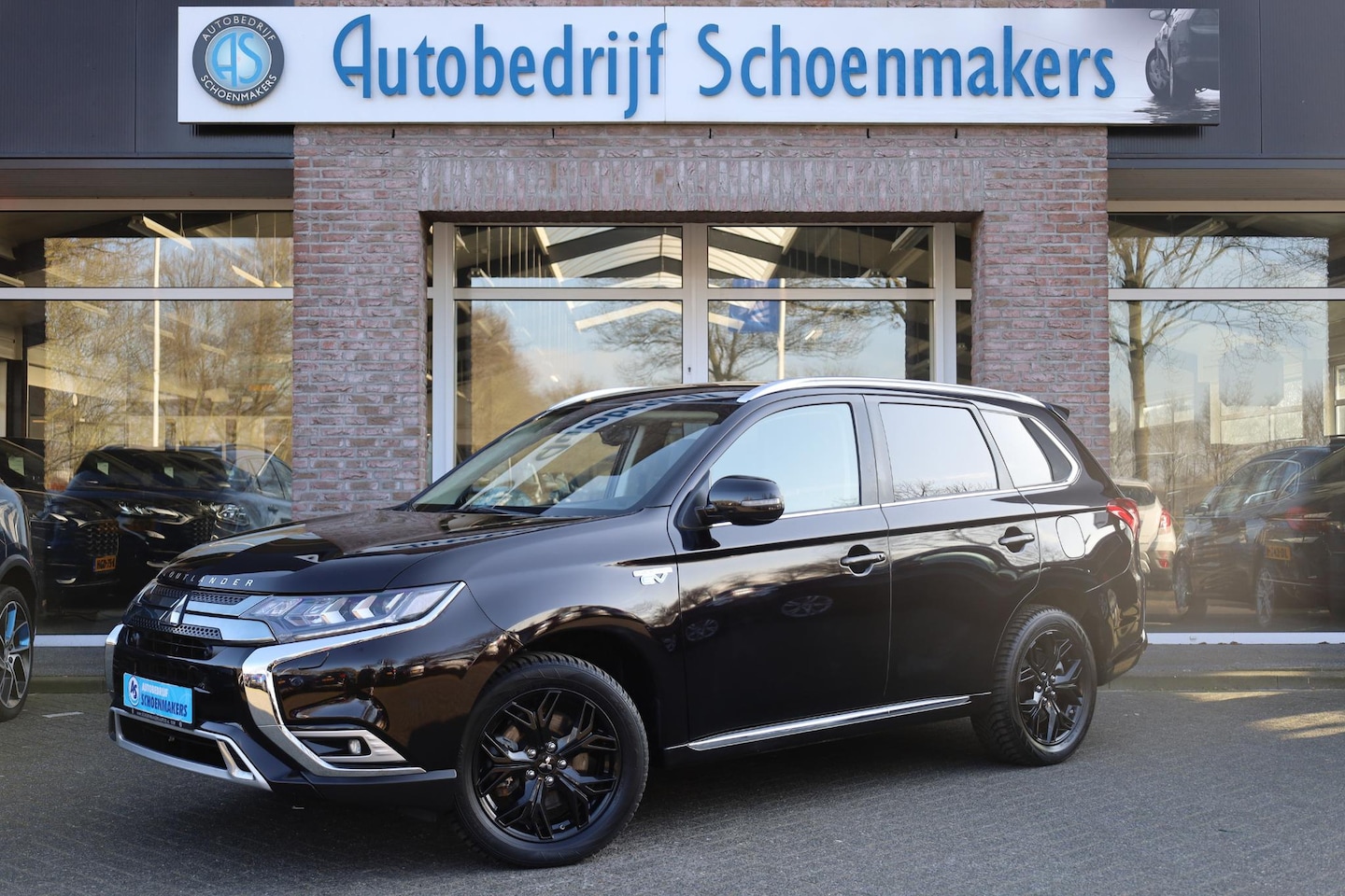 Mitsubishi Outlander - 2.4 PHEV Intense CAMERA TREKHAAK-AFN ALCANTARA/LEER DAB KEYLESS 18"LMV STOELVERWARMING ENZ - AutoWereld.nl