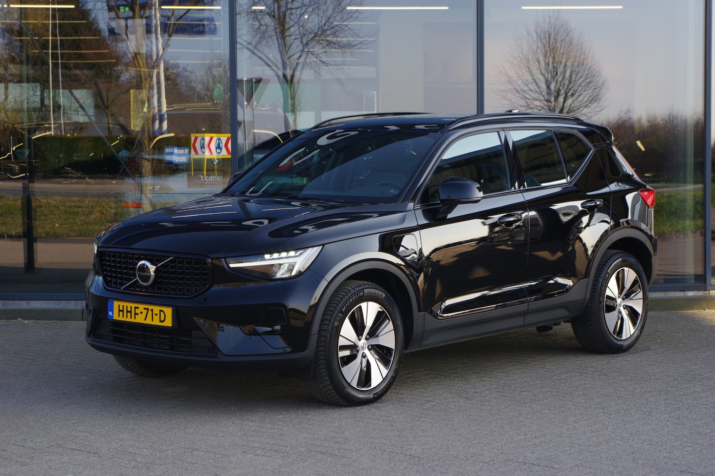 Volvo XC40 - 1.5 T4 210 PK Plug-in hybrid Plus Dark, Camera, Adaptieve Cruise Control - AutoWereld.nl