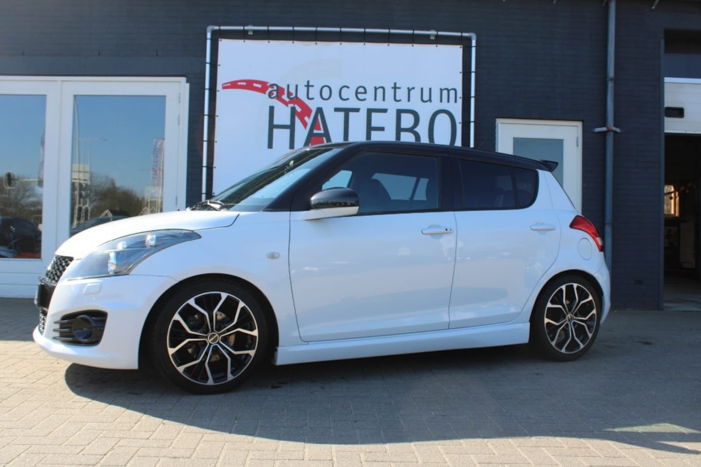 Suzuki Swift - 1.6 SPORT Climate Cruise Navi Multimedia 17LM Super!! - AutoWereld.nl