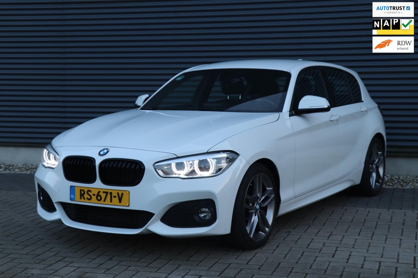 BMW 1-serie - 118i Executive | Automaat| M-Pakket | Cruise | PDC! - AutoWereld.nl