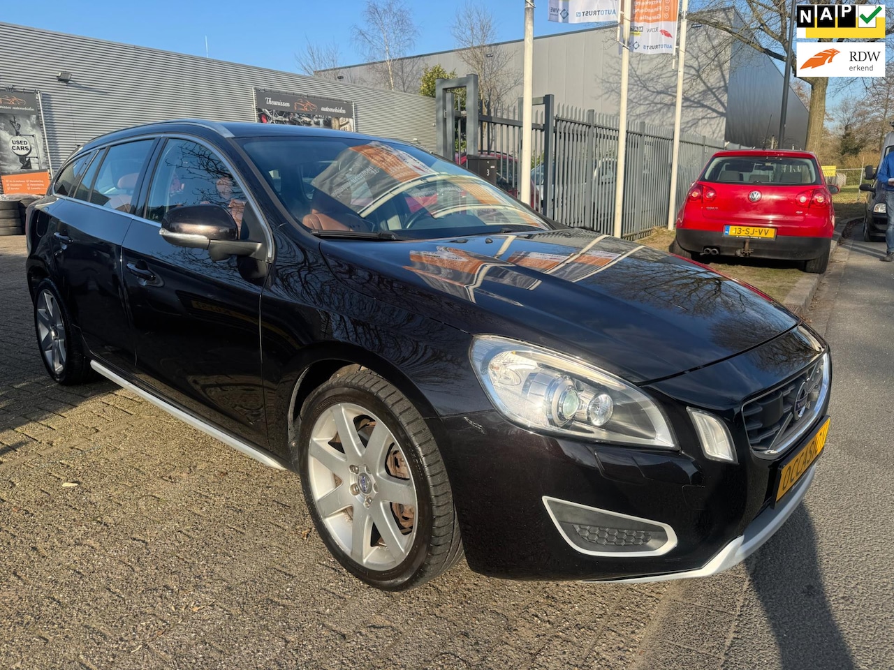 Volvo V60 - 3.0 T6 AWD Summum adaptive cruise, camera, navi, automaat, leder, multi-stuur, trekhaak, x - AutoWereld.nl