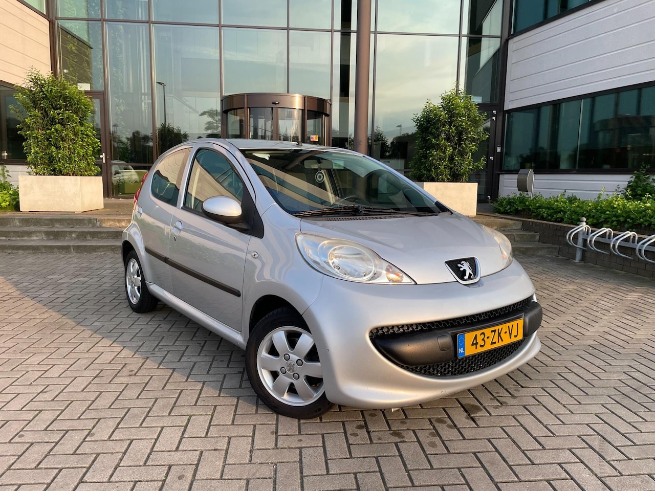 Peugeot 107 - 1.0 | Airco | APK t/m 07-06-25 | 5 deurs - AutoWereld.nl