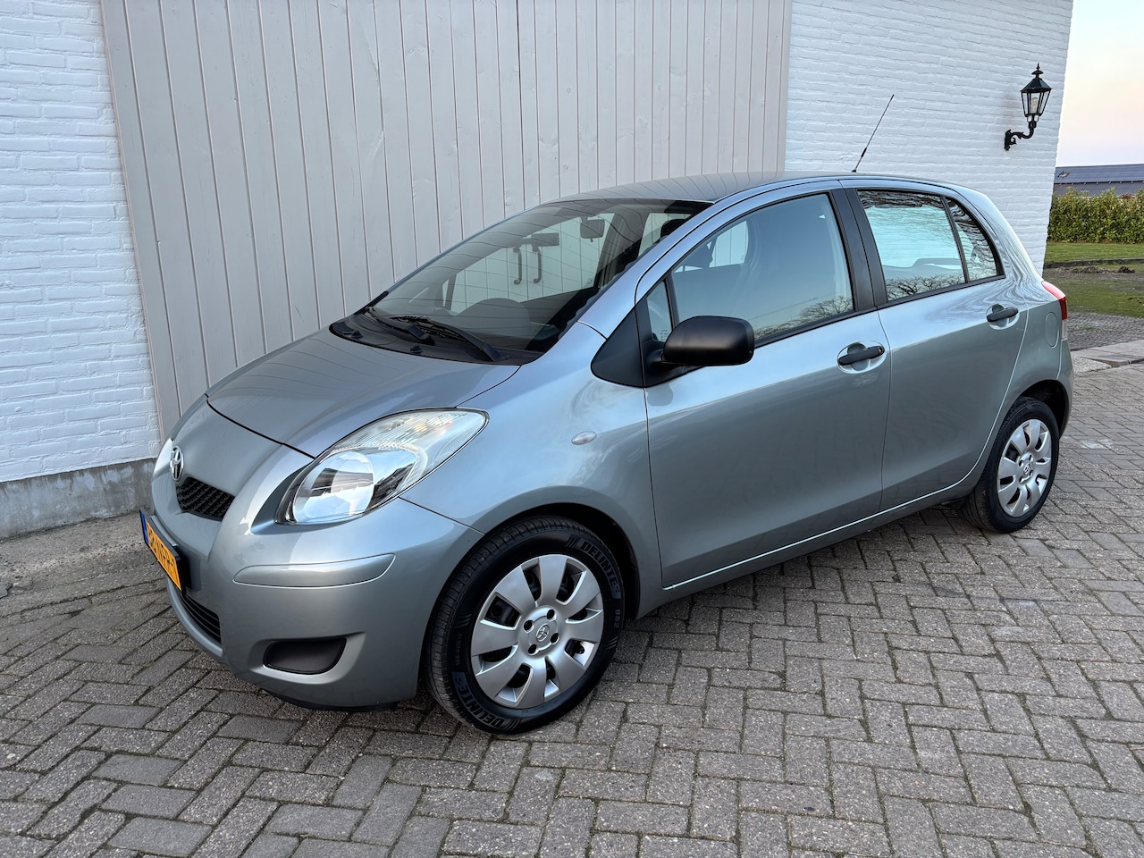 Toyota Yaris - 1.3 VVTi Comfort 6-versn. Airco. 2e eigenaar - AutoWereld.nl