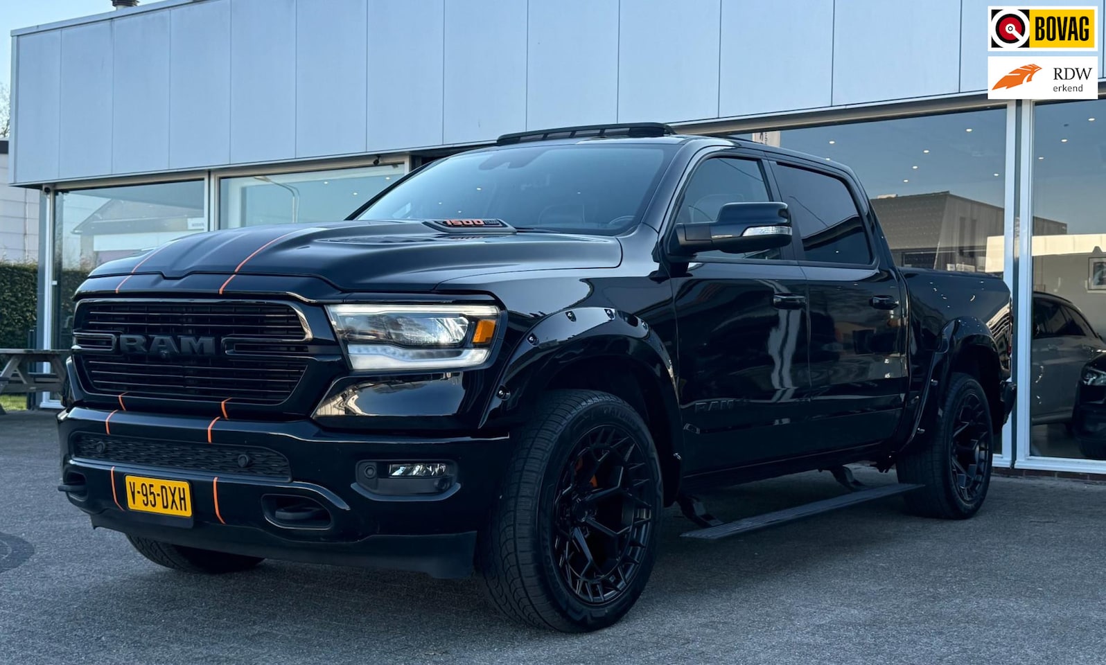 Dodge Ram 1500 - 5.7 V8 SPORT LARAMIE NIGHT EDITION 22'' FUEL - AutoWereld.nl