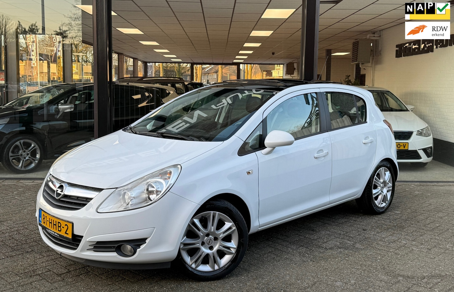 Opel Corsa - 1.4-16V 5drs AIRCO | AUTOMAAT | PANO DAK | CRUISE | NAP - AutoWereld.nl