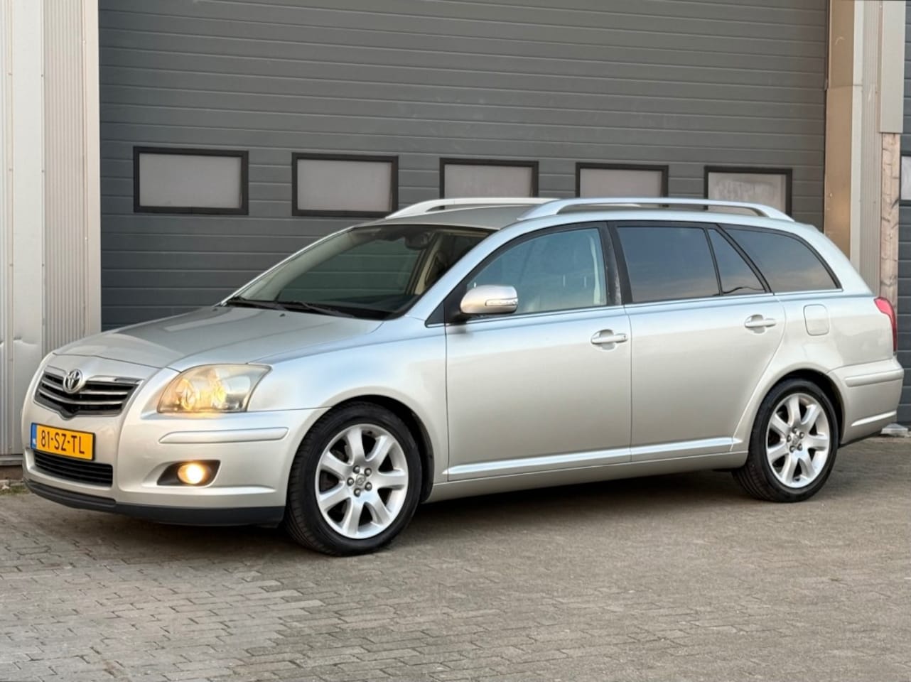 Toyota Avensis - 2.0 VVTI 147PK Executive Clima Cruise Trekhaak NW APK! - AutoWereld.nl