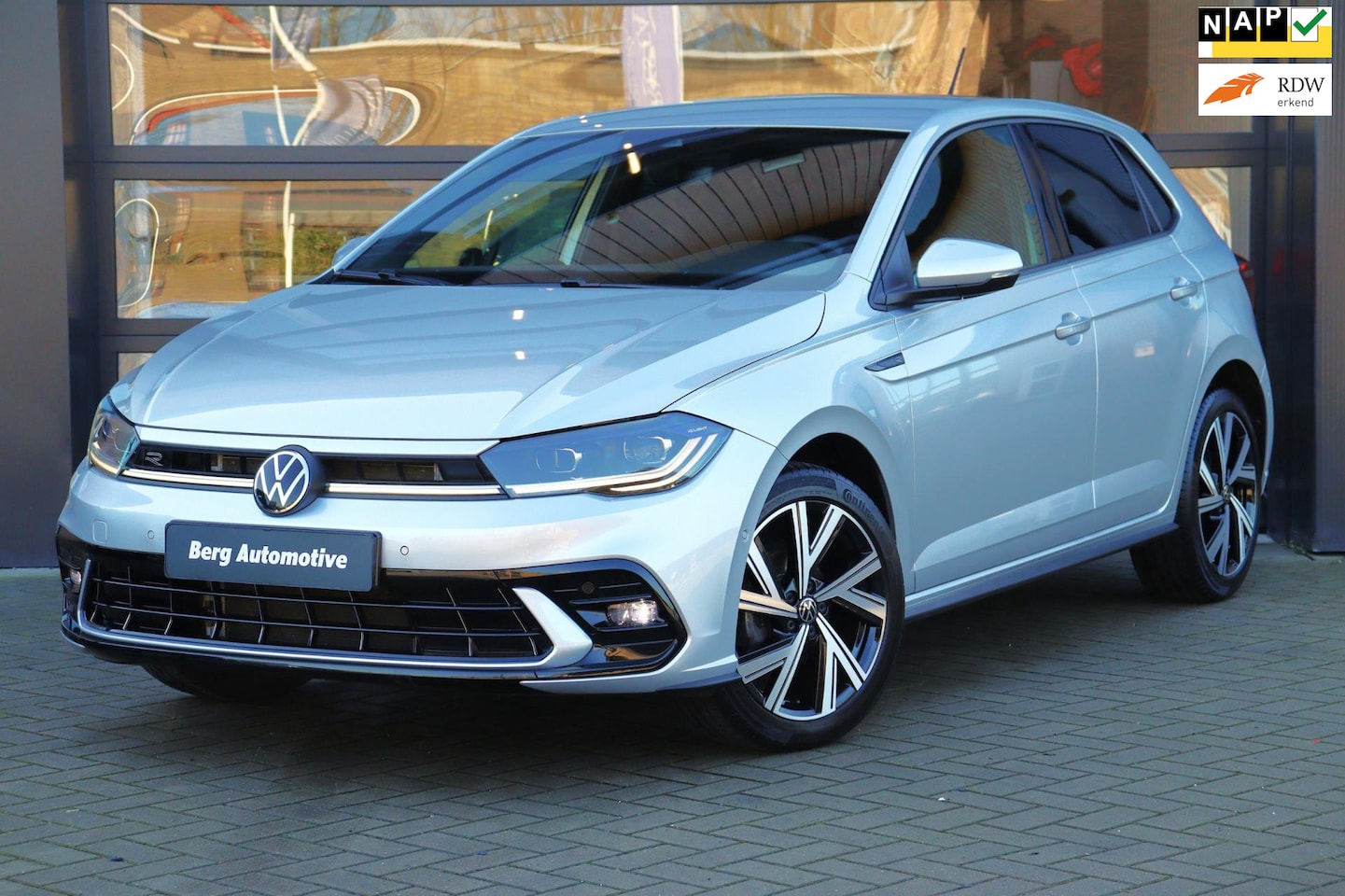 Volkswagen Polo - 1.0 TSI R-Line DSG Automaat | IQ Light | Climate Control | Stoelverwarming | Dealer Onderh - AutoWereld.nl