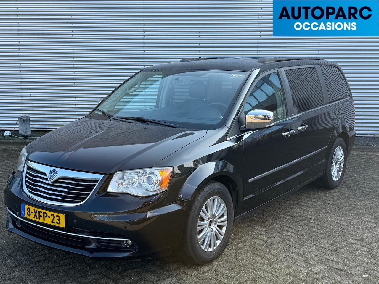 Lancia Voyager - 3.6 V6 Platinum STOW 'N GO AUTOMATISCHE DEUREN, AUTOMAAT, 7 PERSOONS, VEEL BERGRUIMTE, LED - AutoWereld.nl