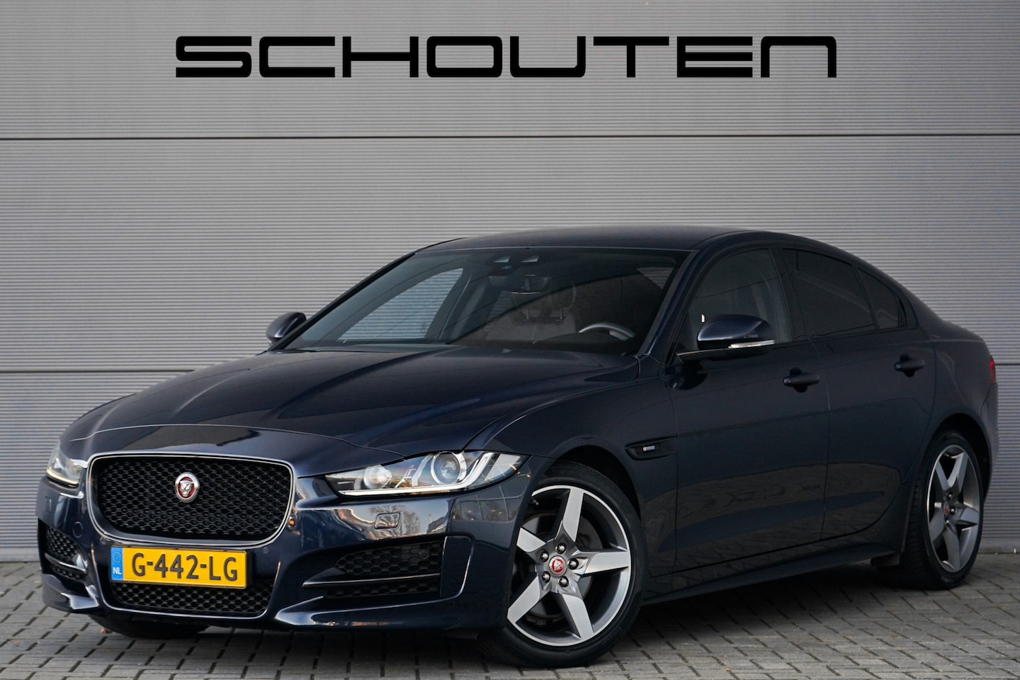 Jaguar XE - 2.0t R-Sport Navi Stoelverwarming CarPlay - AutoWereld.nl