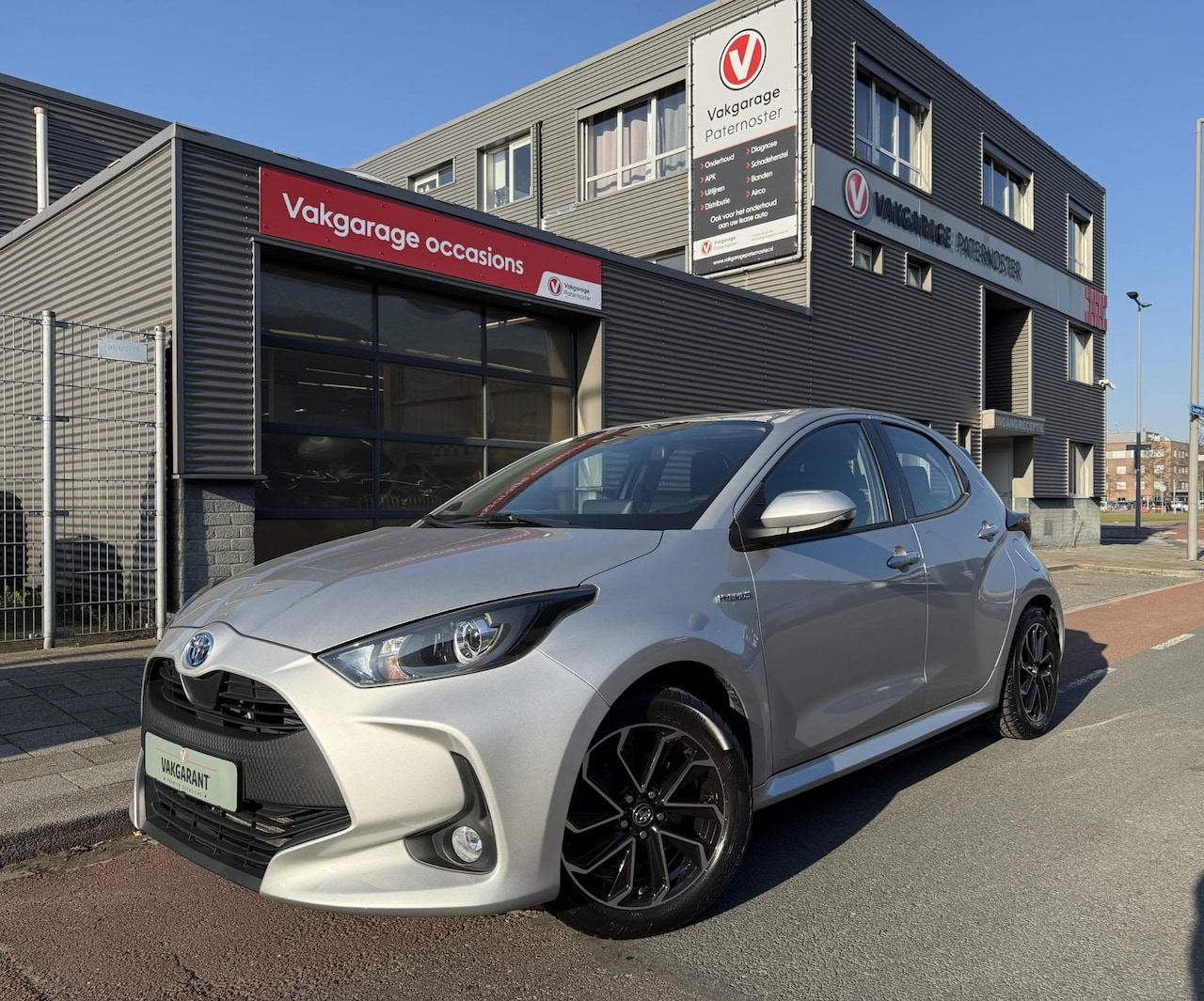 Toyota Yaris - 1.5 Hybrid Carplay / PDC / 16'' LMV /  Stoel/stuurverwarming - AutoWereld.nl