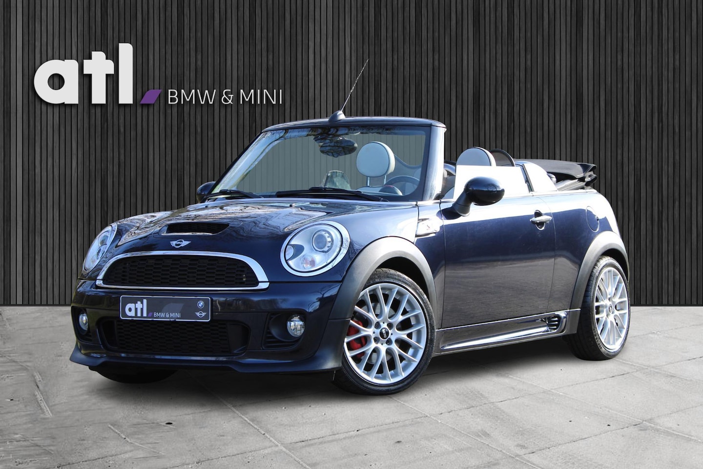 MINI Cabrio - Mini 1.6 Cooper S Chili JCW, AUT, Leder, Xenon, Navi, Keyless, Alarm, PDC, Stoelverwarming - AutoWereld.nl