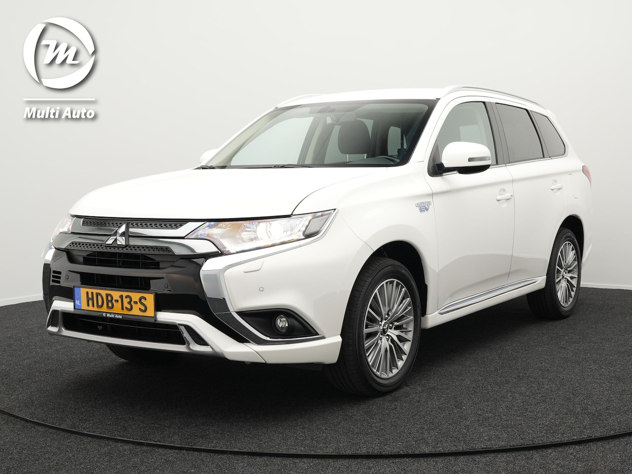 Mitsubishi Outlander - 2.4 Intense Plug in Hybrid 225pk PHEV | Apple Carplay | Parkeersensoren | Stoelverwarming - AutoWereld.nl