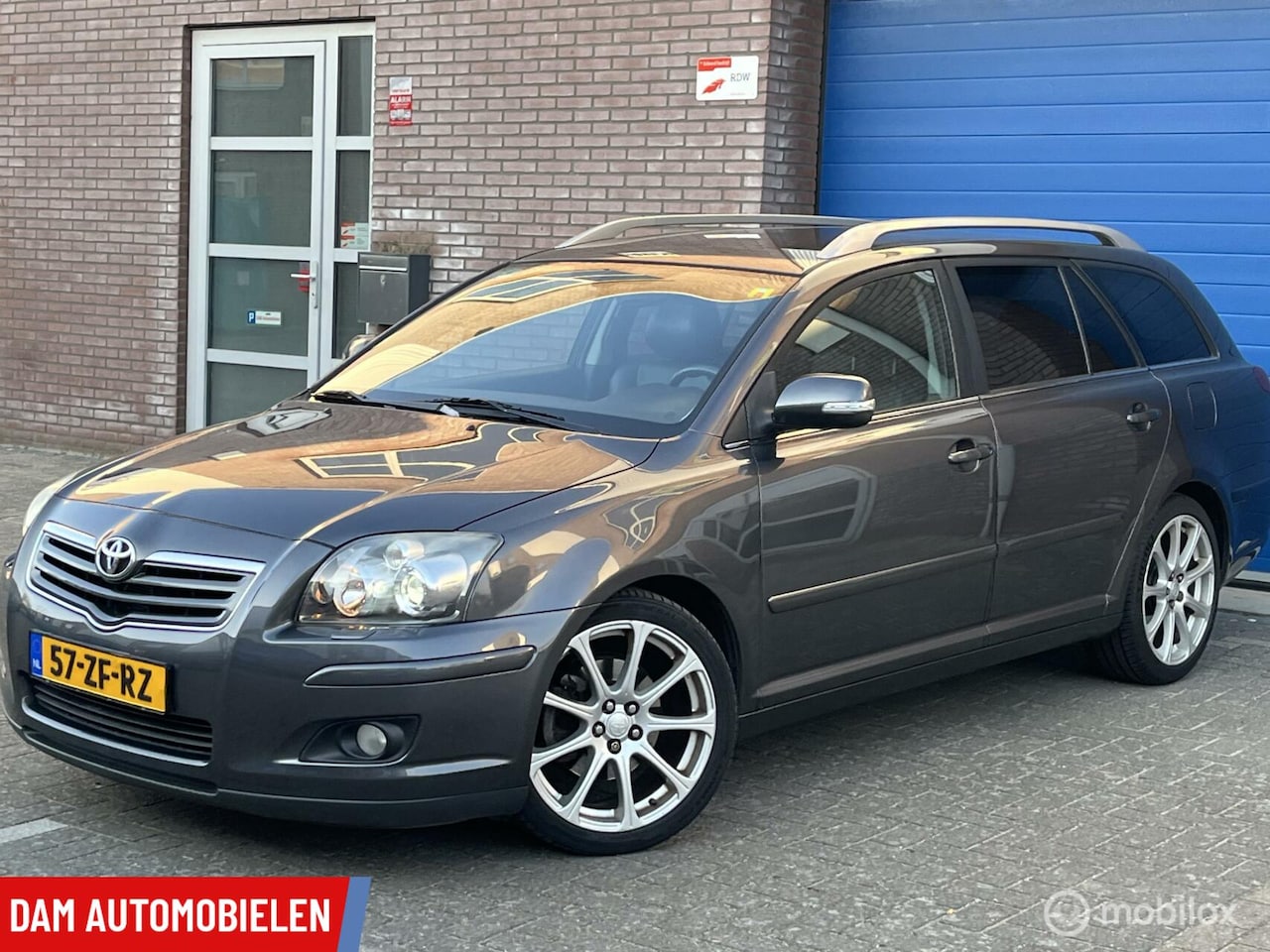 Toyota Avensis Wagon - 2.0 VVTi Executive Leder, Navi, Cruis C - AutoWereld.nl