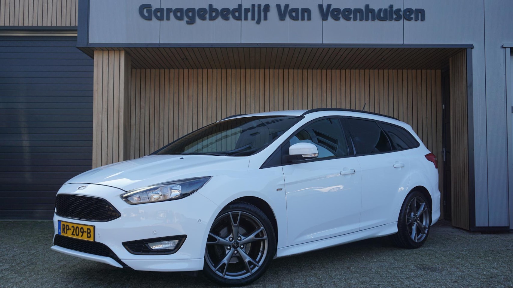 Ford Focus Wagon - 1.0 125pk ST-Line Navi Clima 18inch LM Cruise Control Keyless Go Trekhaak *NL auto* 80212k - AutoWereld.nl