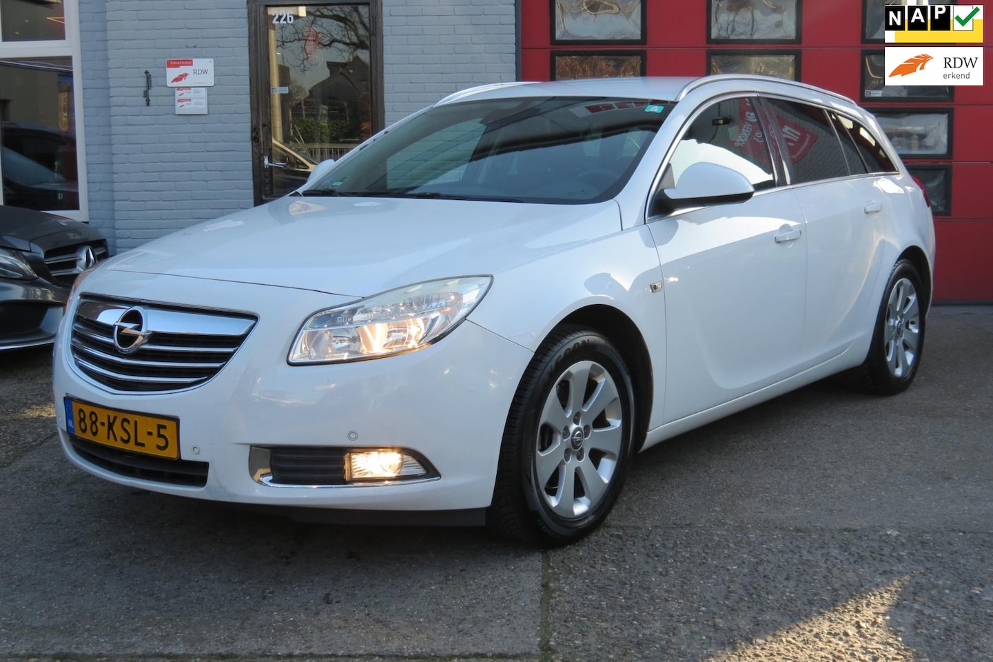 Opel Insignia Sports Tourer - 1.6 T Edition 1.6 T Edition - AutoWereld.nl