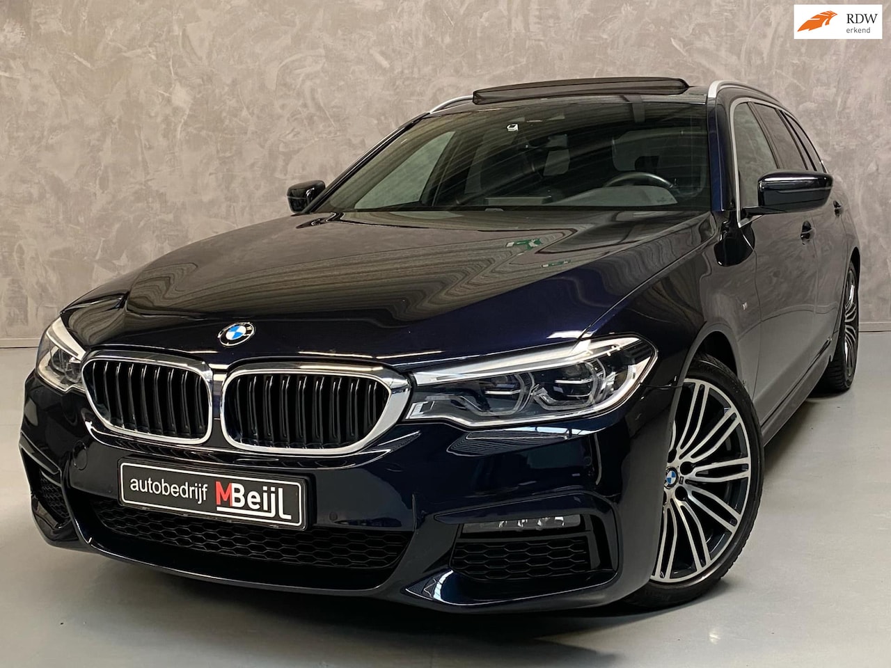 BMW 5-serie Touring - 520i Corporate Lease High Executive /M-Pakket /Pano /Camera - AutoWereld.nl