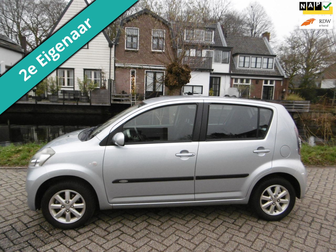 Daihatsu Sirion 2 - 1.3-16V 90pk Automaat Airco 5-deurs 2e eigenaar - AutoWereld.nl