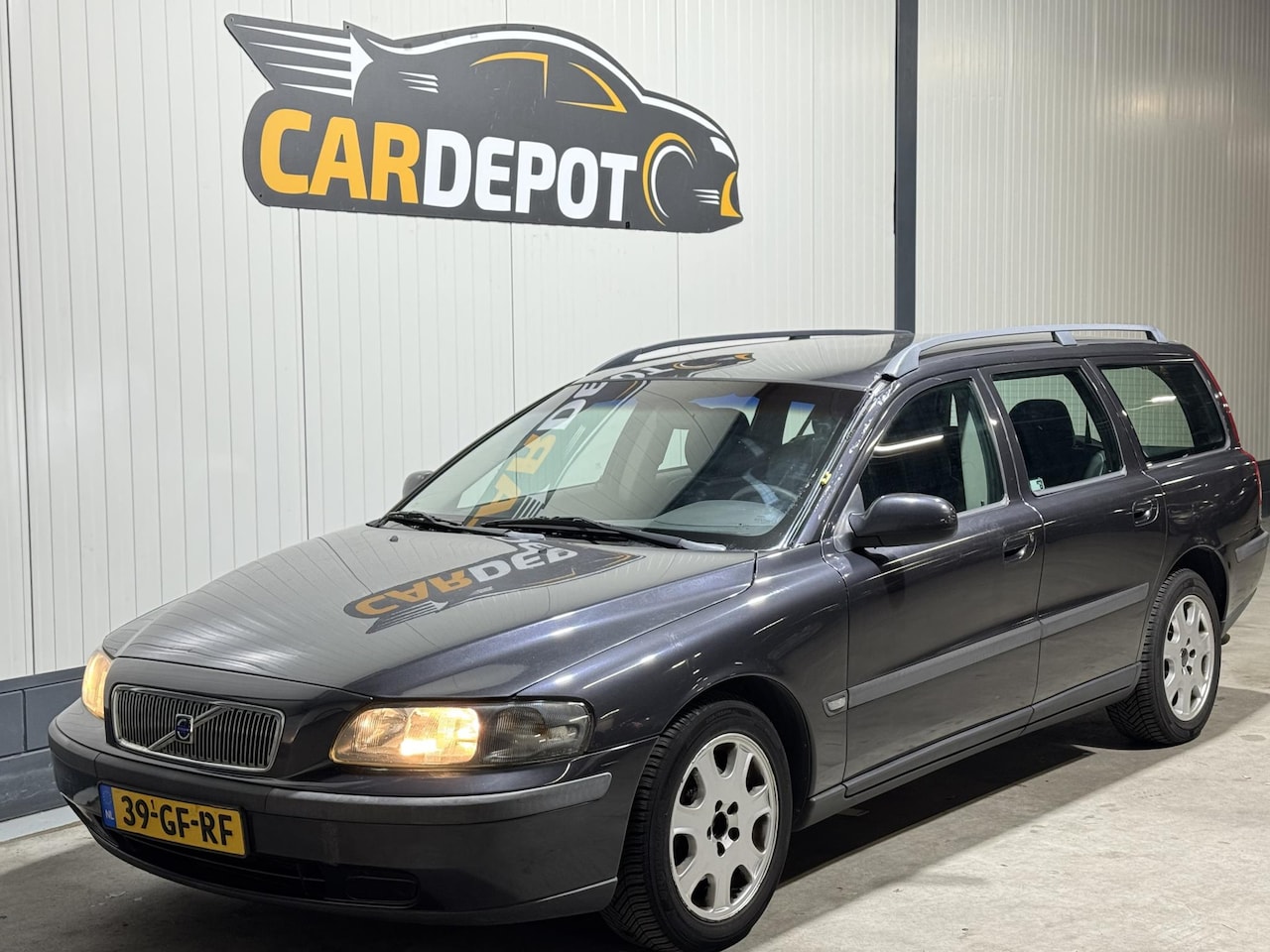 Volvo V70 - 2.4 Comfort Line Technisch 100%.Vol jaar APK - AutoWereld.nl