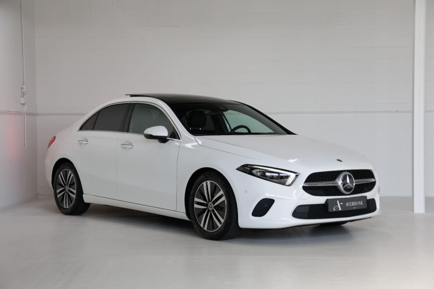 Mercedes-Benz A-klasse - 180 LUXURY LIMO AUT.  Pano/Sfeer/Trekh/Widescreen/NAP/Leder - AutoWereld.nl