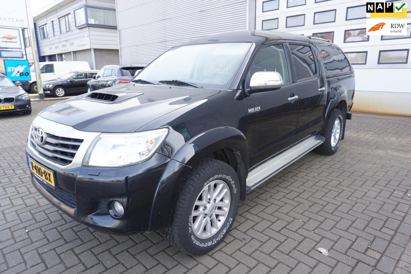 Toyota HiLux - 3.0 D-4D SR DC 5PERSOON 4WD EURO5 AUTOMAAT / NAVI - AutoWereld.nl