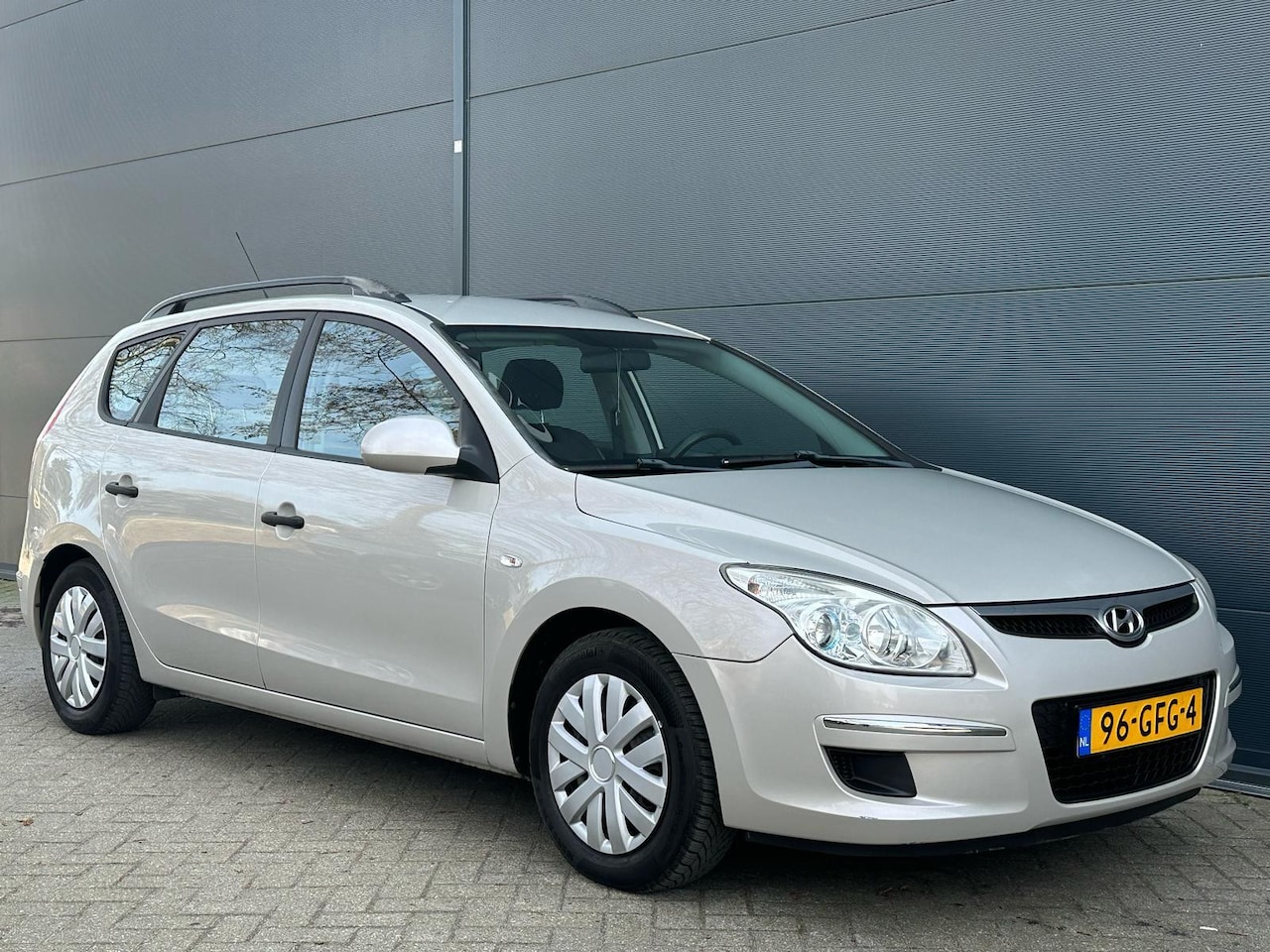 Hyundai i30 CW - 1.6 CRDi Active Cool AIRCO / NAVI / ELEK RAMEN / TREKHAAK / NWE APK - AutoWereld.nl