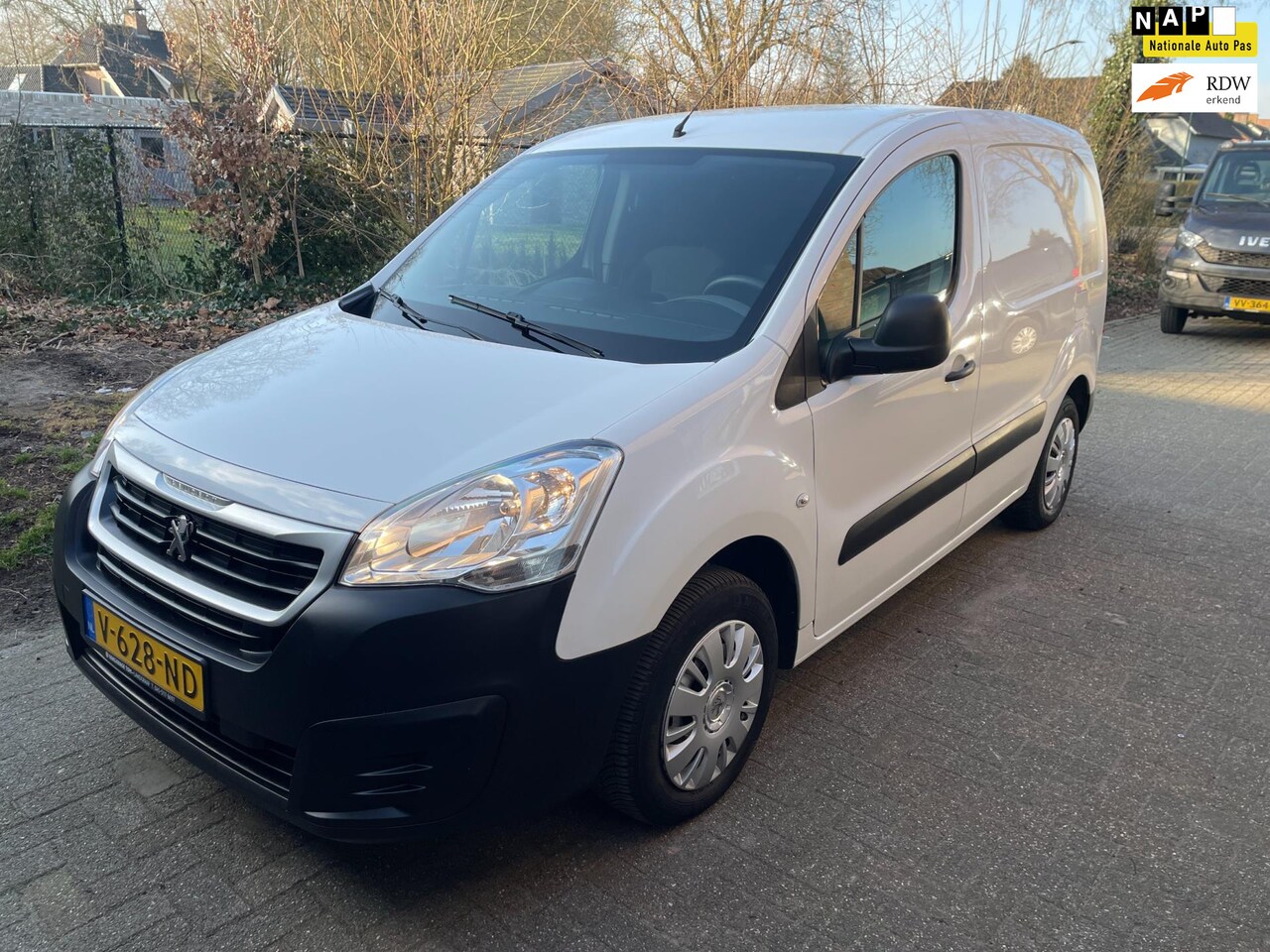 Peugeot Partner - 120 1.6 BlueHDi 100 L1 XR S&S 58.000 KM nieuwe APK - AutoWereld.nl