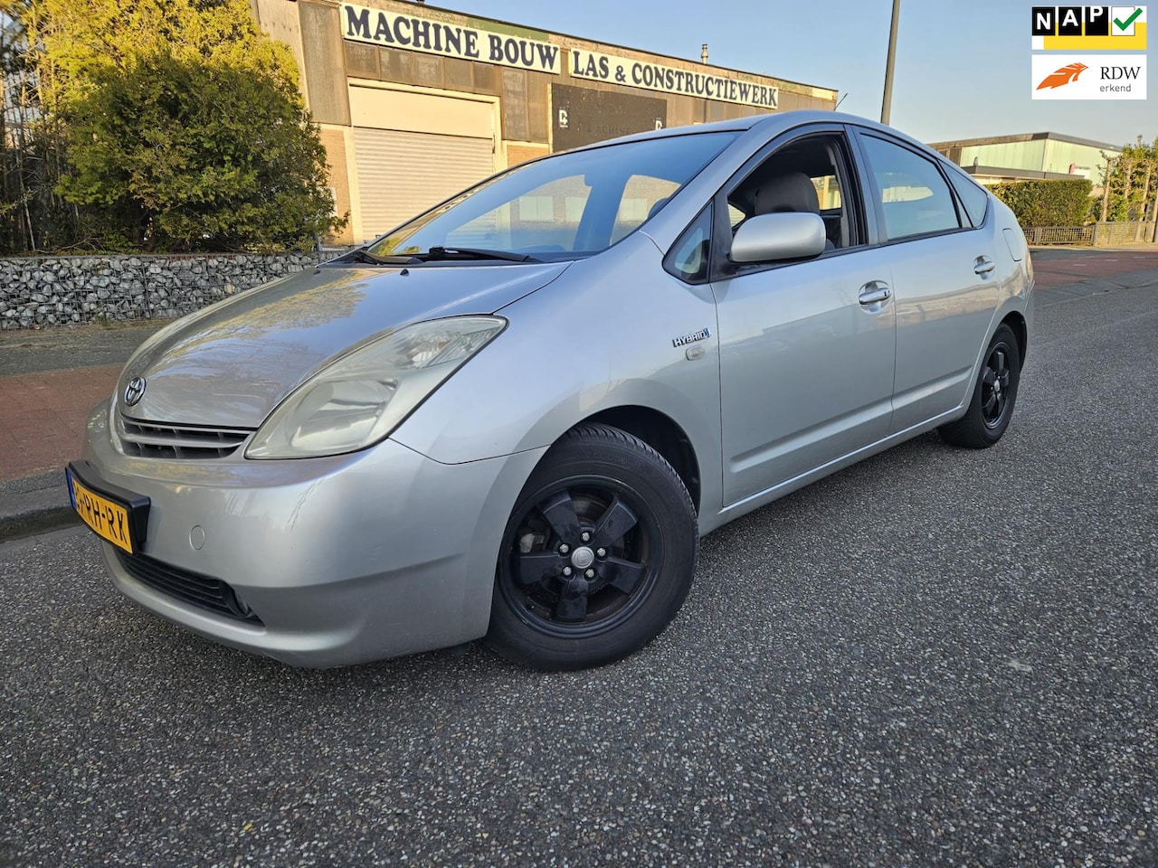 Toyota Prius - 1.5 VVT-i Business Edition GARANTIE Car Play - AutoWereld.nl