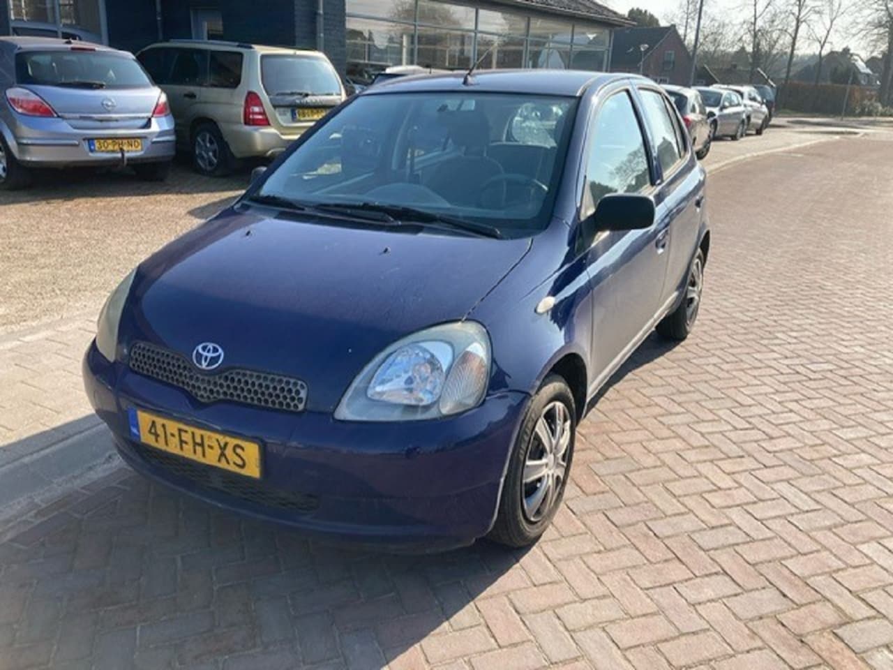 Toyota Yaris - 1.0-16V VVT-i Luna 4 Auto's voor export: 2x Toyota Yaris, 41-FH-XS & 18-PB-JT 1x Nissan Micra LB-VR-57, 1x Da - AutoWereld.nl