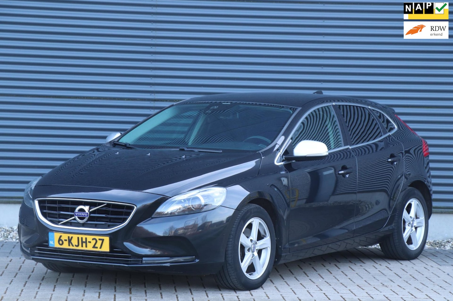 Volvo V40 - 1.6 D2 Momentum | Airco / goed onderhouden! - AutoWereld.nl