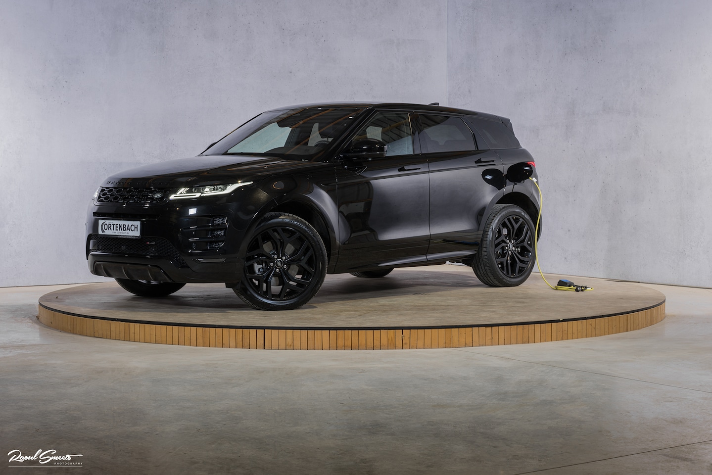 Land Rover Range Rover Evoque - 1.5 P300e AWD R-Dynamic SE | Adaptieve cruise | Panorama dak | Black-pack | Premium audio - AutoWereld.nl