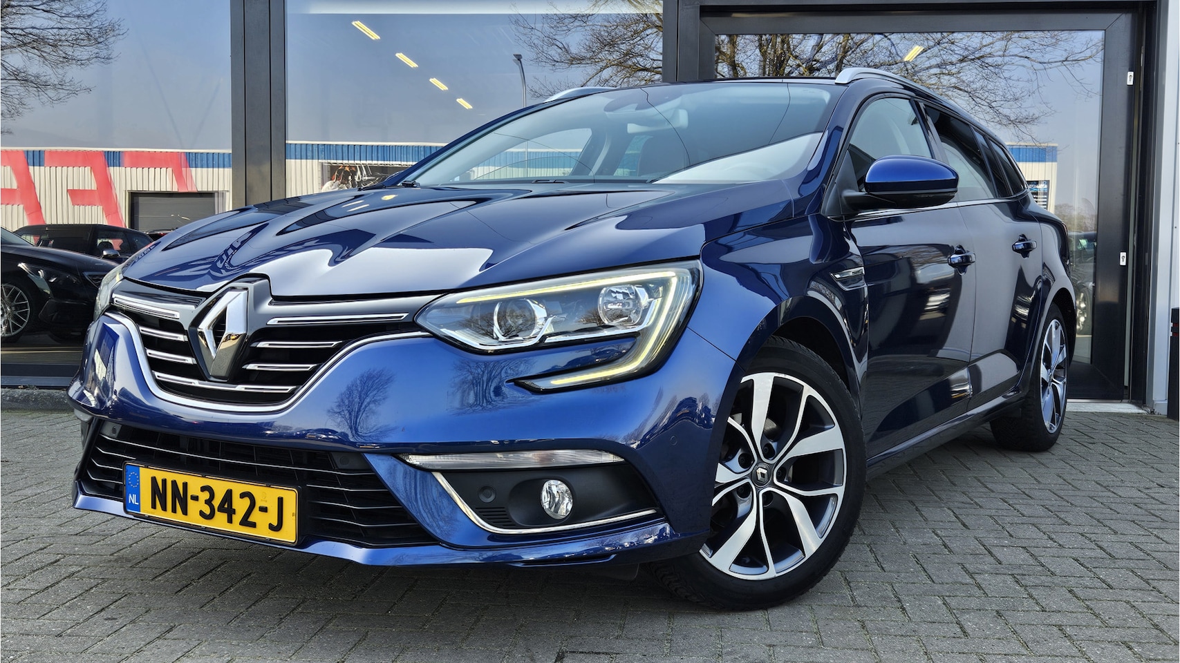 Renault Mégane Estate - 1.2 TCe Bose + MASSAGE + CAMERA + NAVI + HALF LEER - AutoWereld.nl