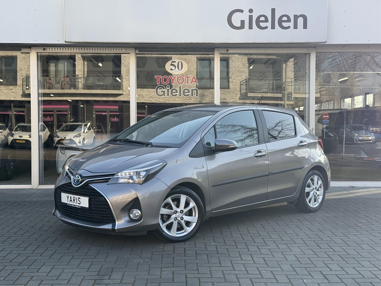 Toyota Yaris - 1.5 Full Hybrid Dynamic | Trekhaak, 16 inch, Cruise control, Spoiler, Privacy glass, Keyle - AutoWereld.nl