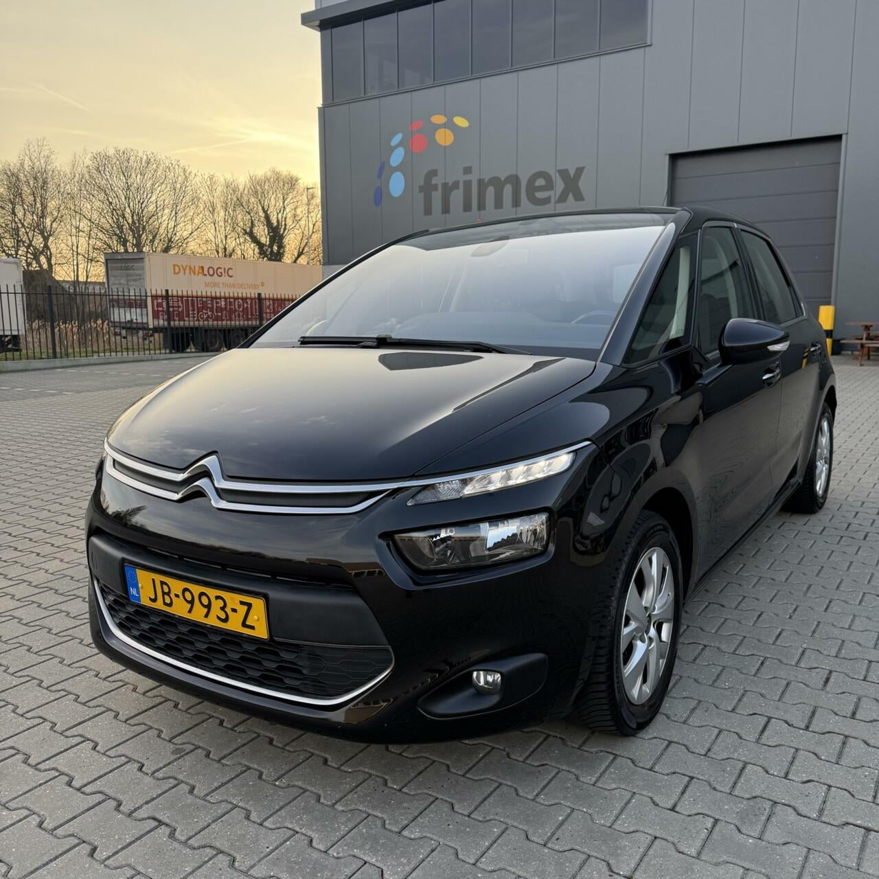 Citroën C4 Picasso - 1.2 / Camera / Navi / Clima / NW APK ! - AutoWereld.nl