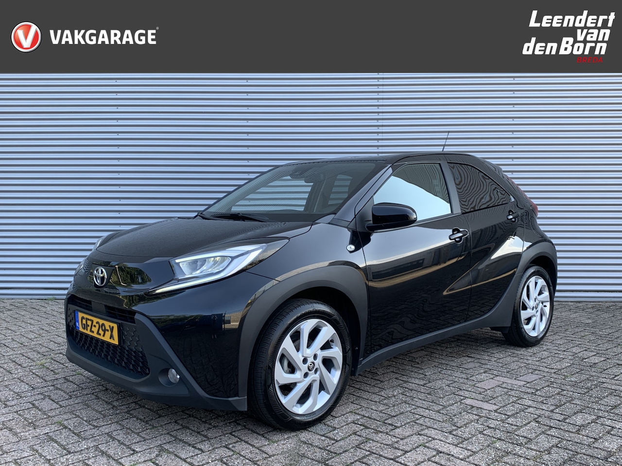 Toyota Aygo X - 1.0 VVT-i MT First Apple Carplay/Android Auto | Camera | ECC | DAB | Stoel verwarming - AutoWereld.nl