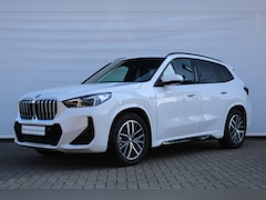 BMW X1 - sDrive20i High Executive M Sport Automaat / Trekhaak / Sportstoelen / Adaptieve LED / Comf