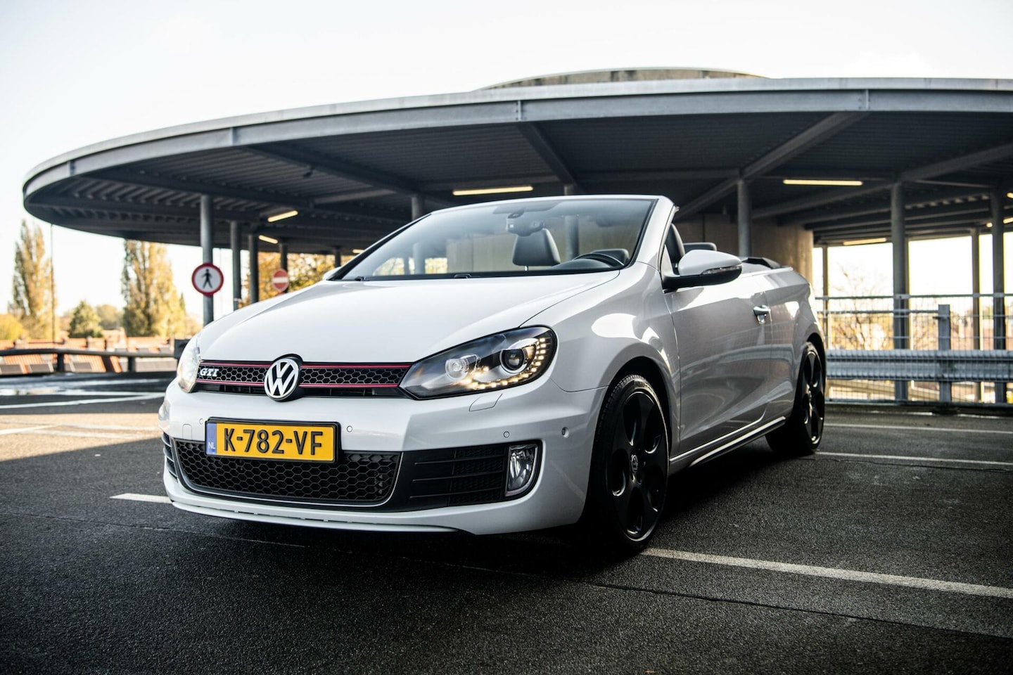 Volkswagen Golf - 2.0 TSI GTI 211PK DSG Leder Xenon Led Navi - AutoWereld.nl