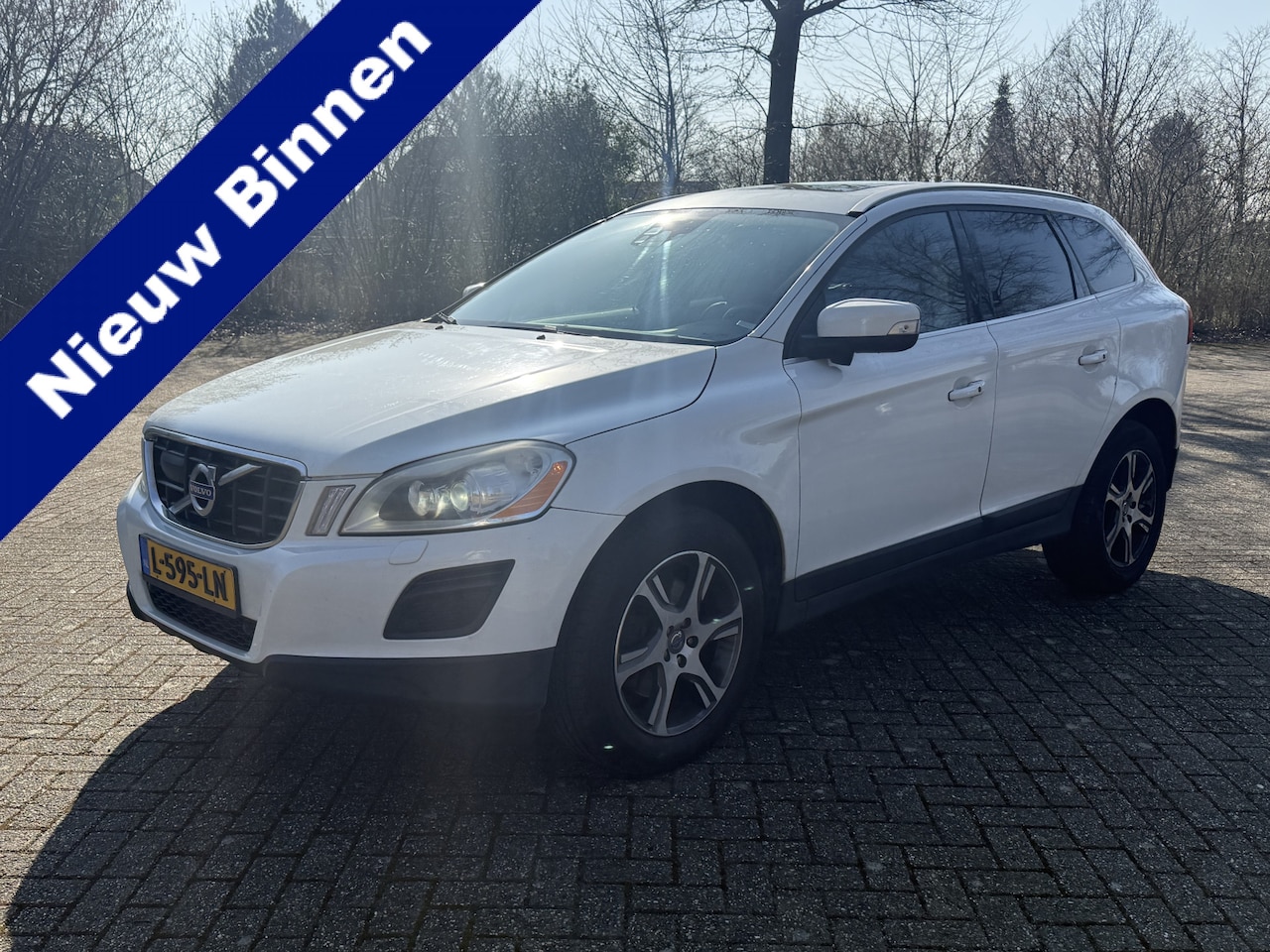 Volvo XC60 - 2.0T R-Design Bj 2011 Panodak,Leer,Cruise,18Inch 203pk Goed onderhouden - AutoWereld.nl