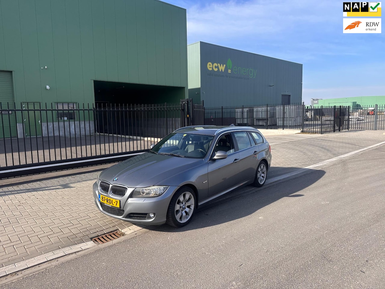 BMW 3-serie Touring - 325i Luxury Line Navi.Clima.Pano - AutoWereld.nl