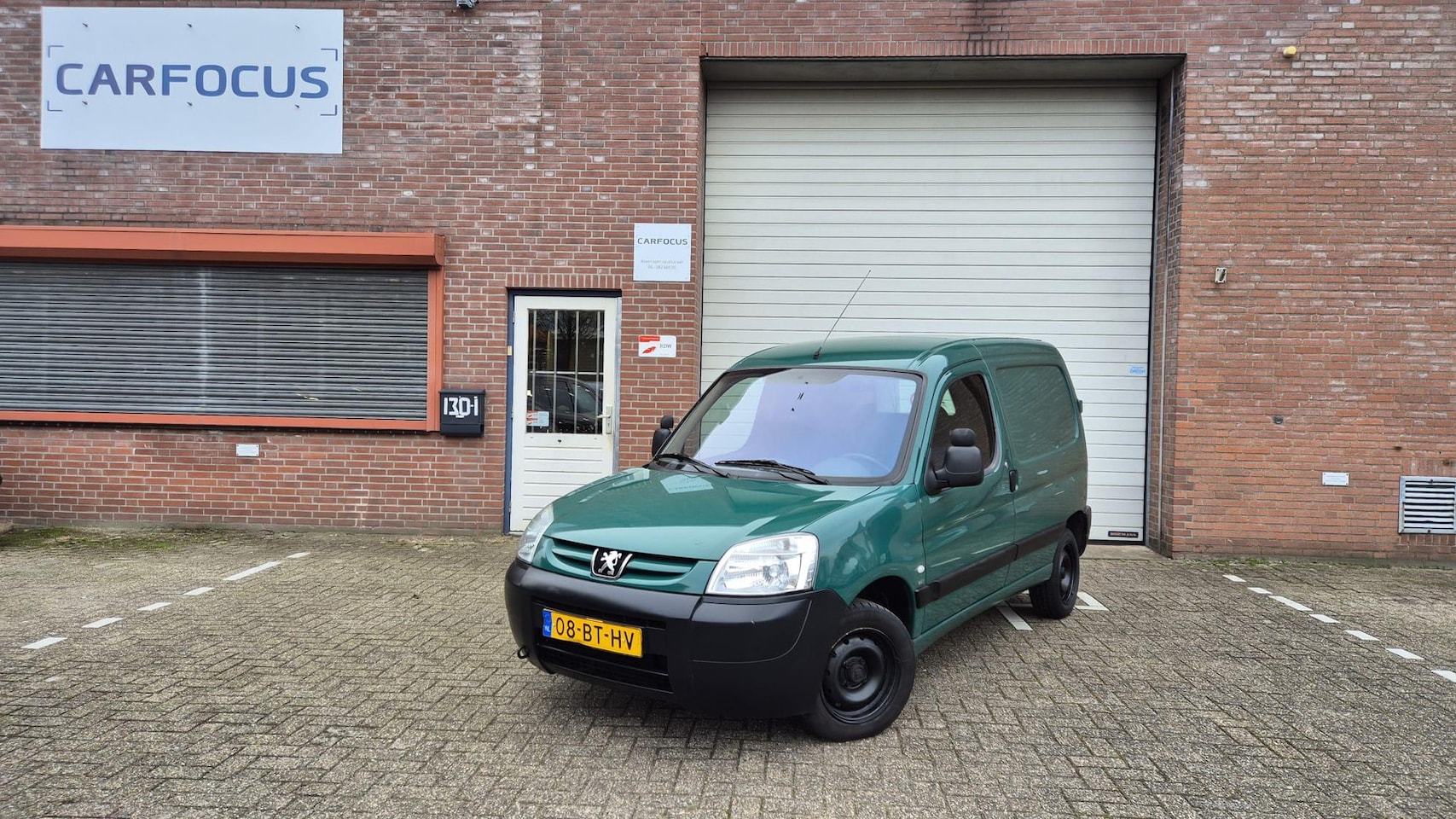 Peugeot Partner - 190C 2.0 HDI Avantage NAP 1e eigenaar Airco Trekhaak APK - AutoWereld.nl