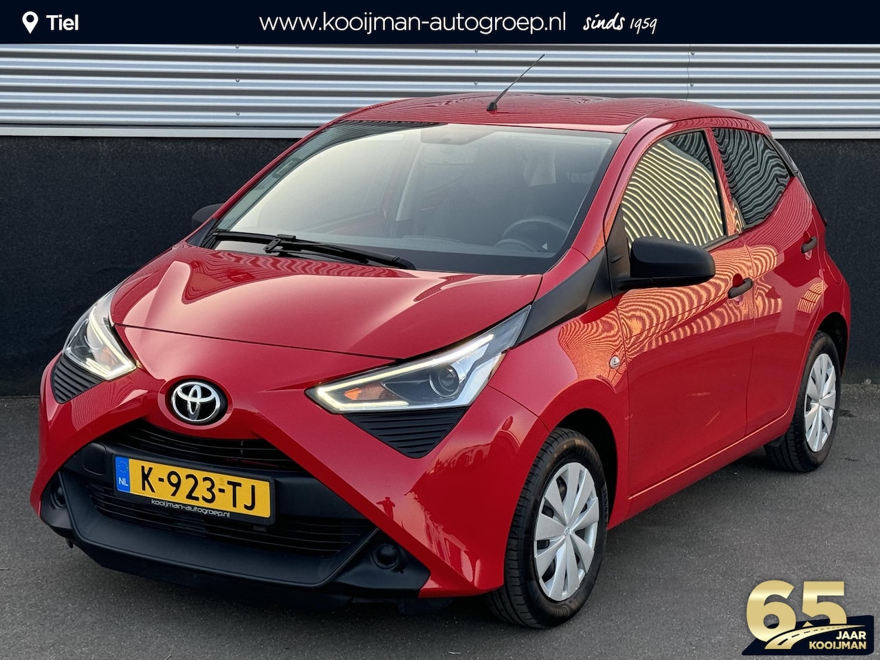 Toyota Aygo - 1.0 VVT-i x-fun Airco, Bluetooth, Nieuw geleverd en dealeronderhouden, 1e eigenaar, 5-deur - AutoWereld.nl