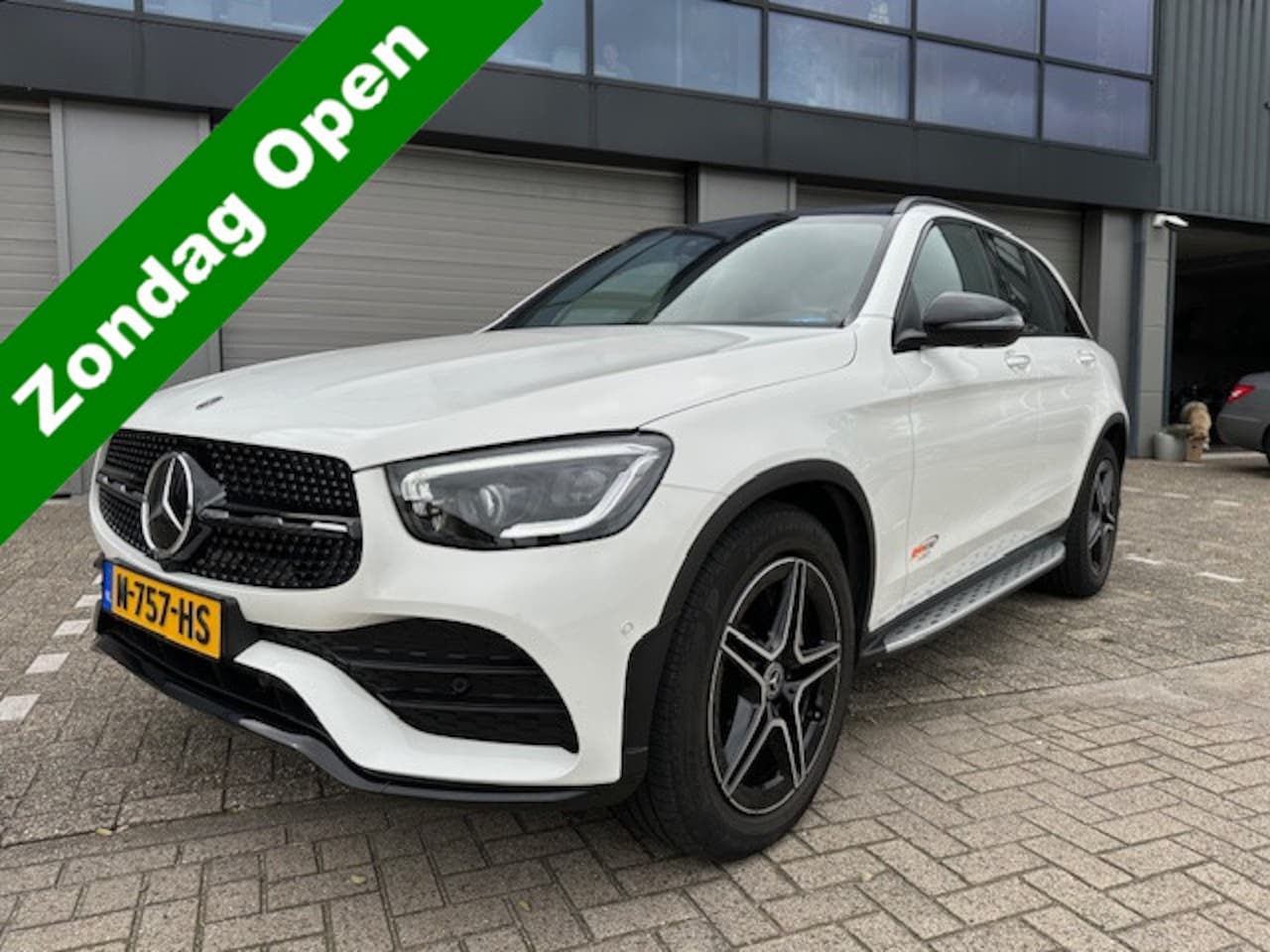 Mercedes-Benz GLC-klasse - 200 4MATIC Premium Plus Pano-dak | Trekhaak |Sfeer verlichting, |AMG|  Night |Burmester au - AutoWereld.nl